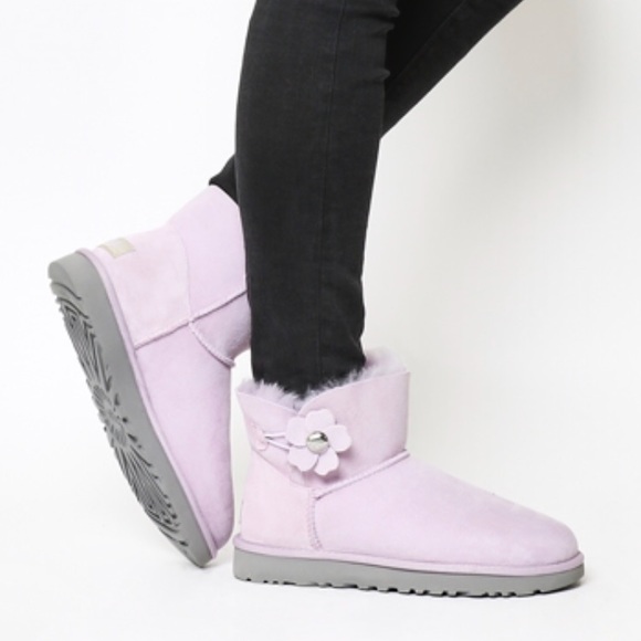 UGG MINI BAILEY BUTTON POPPY - Picture 3 of 8